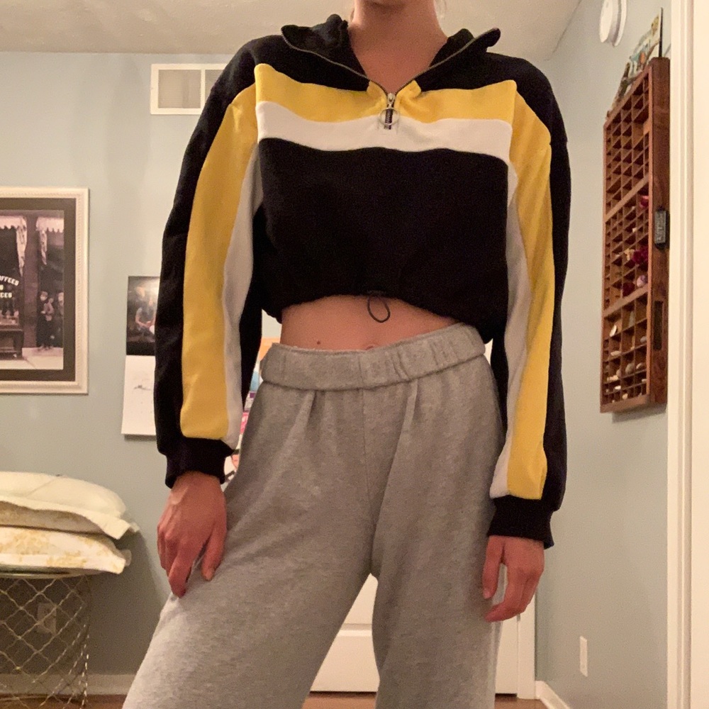 🍃Divided Cropped Sweatshirt